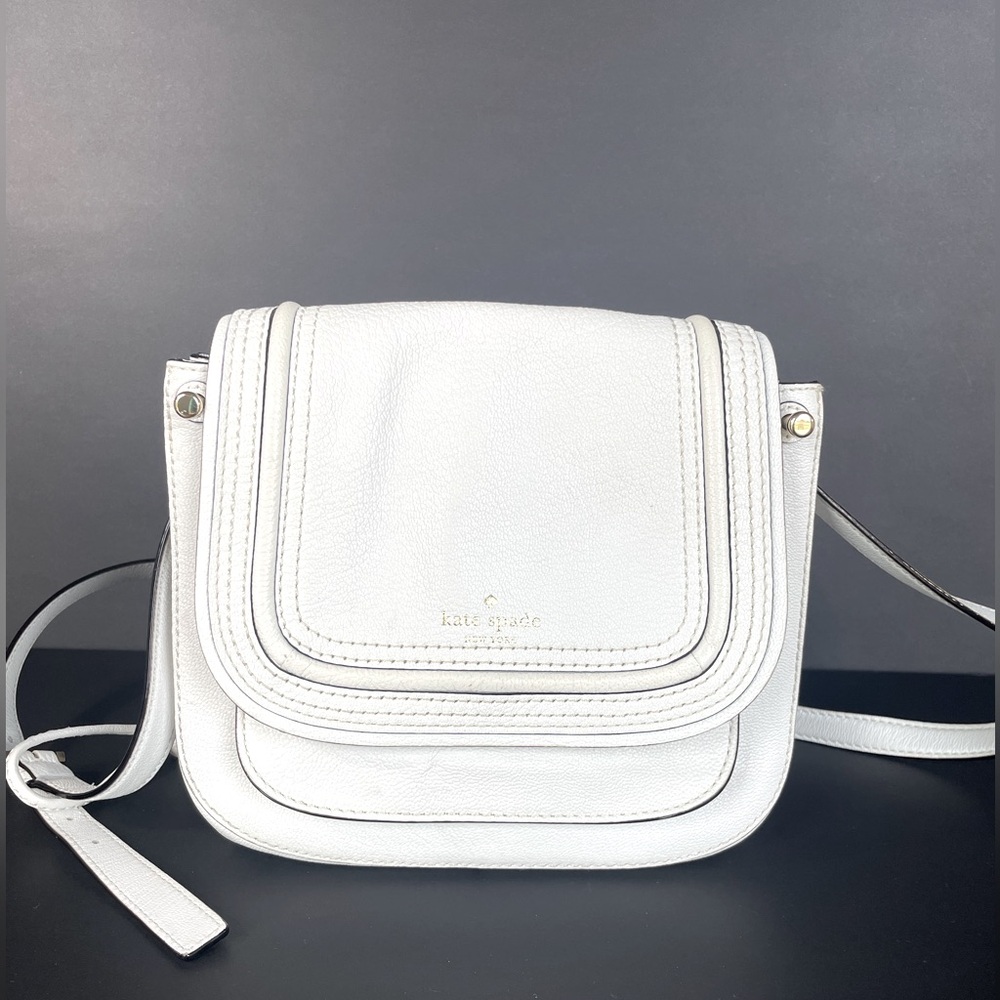 Kate Spade Leather White Crossbody strap purse with tassel.